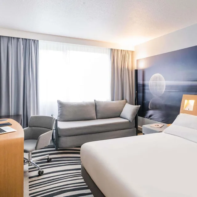 غرفة كومفورت بسرير مزدوج مع أريكة، Novotel Paris Saclay 3/7