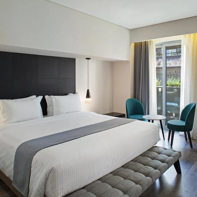 جناح جونيور بشرفة، Lozenge Hotel 4/10
