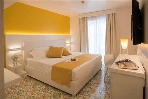 غرفة سوبيريور مفردة بسرير مزدوج، Lloyd's Baia Hotel 1/2