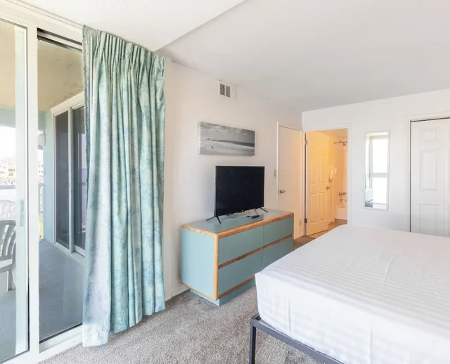 2 Bedrooms, Condo, Standard, King and Queen Bed, Single Bed, Bay View, Sofa, Balcony, Bay Club Resort 3/9