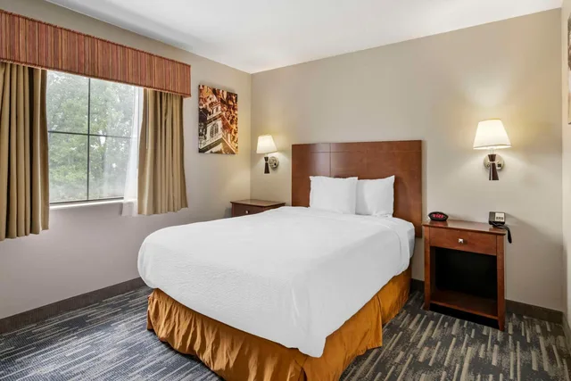 جناح بسرير كينج بمنطقة جلوس، Country Inn & Suites by Radisson, Pickerington, OH 1/5