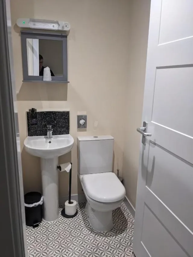 غرفة قياسية بسريرين منفصلين، Oyo Loch Ness Drumnadrochit Hotel 6/7