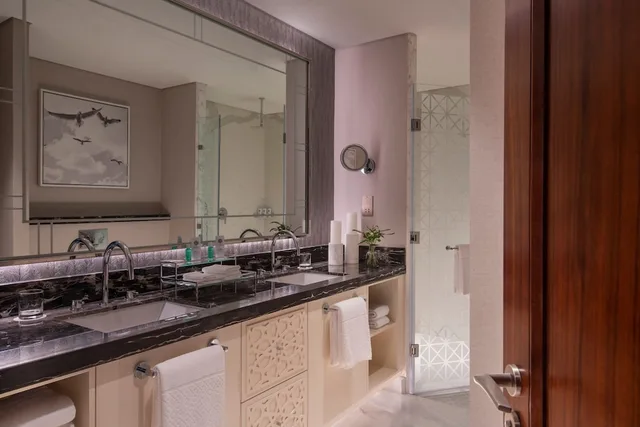 جناح بسرير كينج بإطلالة على المرسى بشرفة بغرفة نوم واحدة، The St. Regis Marsa Arabia Island, The Pearl Qatar 9/10