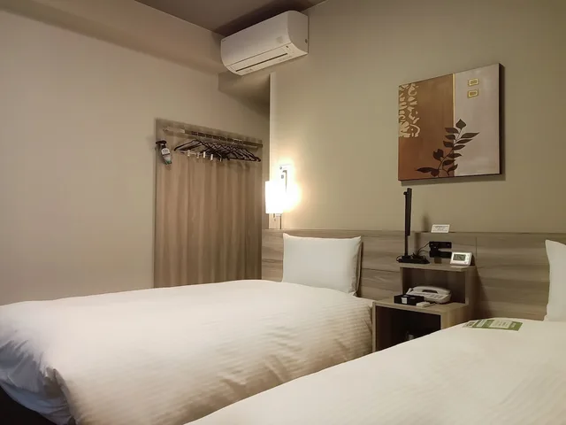 غرفة بسريرين منفصلين للمدخنين، Hotel Route-Inn Hamada Ekimae 1/5