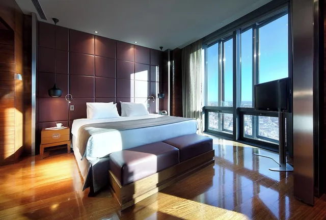 جناح جونيور، Eurostars Madrid Tower 1/10