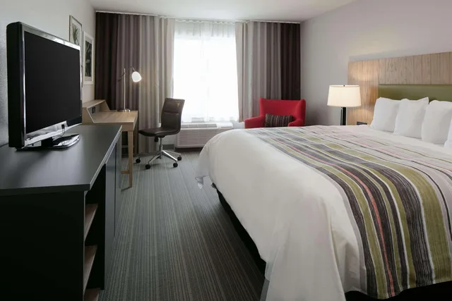 غرفة بسرير كينج لذوي الإعاقة، Country Inn & Suites by Radisson, Middleton - Madison West 1/1