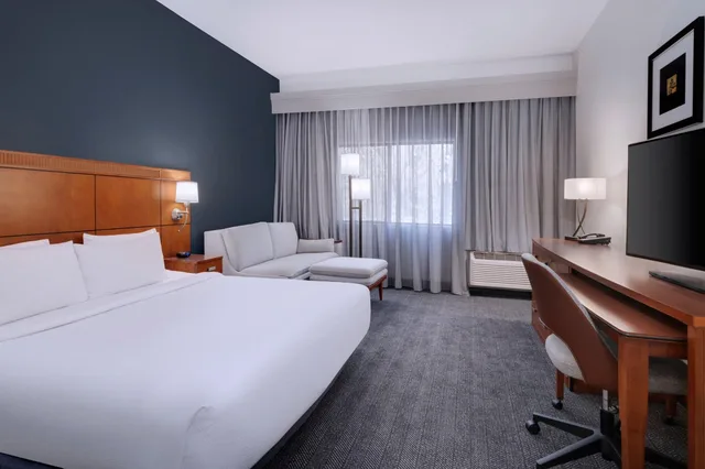 غرفة بسرير كينج، Courtyard by Marriott Tampa North/I-75 Fletcher 1/9