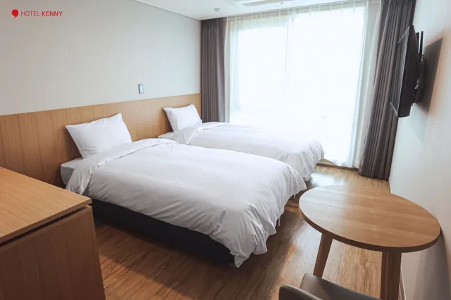 غرفة قياسية بسريرين منفصلين، Hotel Kenny Yeosu 1/2