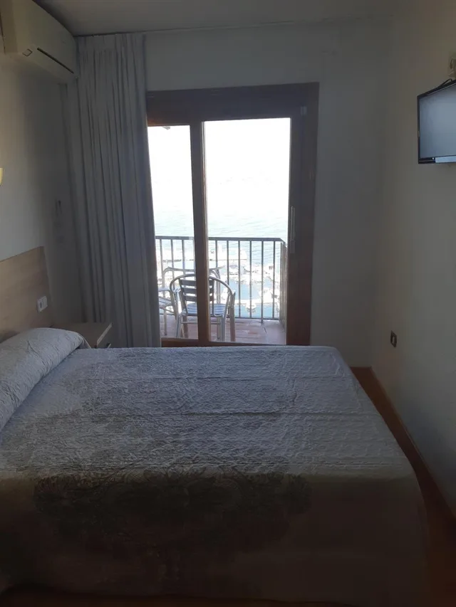 غرفة بسرير مزدوج بإطلالة على البحر بشرفة، Hotel Condestable 5/5