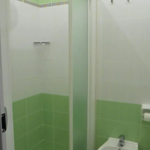 غرفة كومفورت رباعية، Hotel Holland 4/5