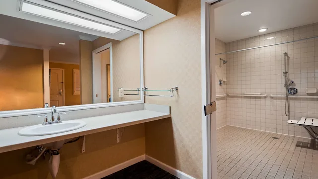 غرفة قياسية بسريرين كوين لذوي الإعاقة، Best Western Plus Humboldt Bay Inn 4/4