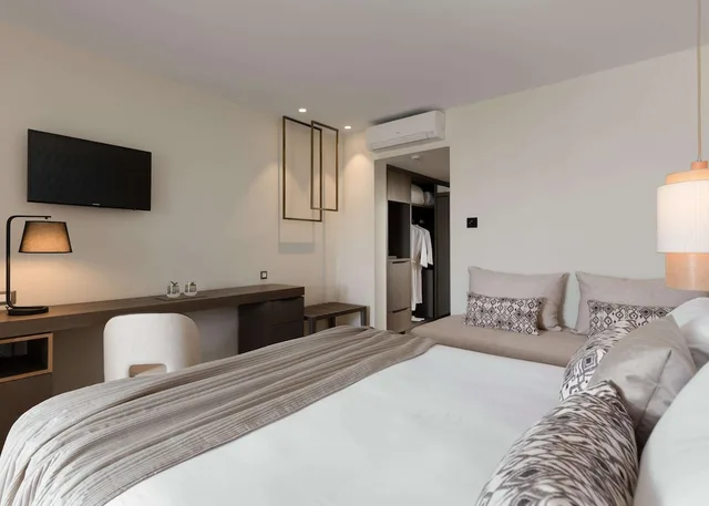 غرفة سوبيريور بإطلالة على المسبح، Theartemis Palace 10/10