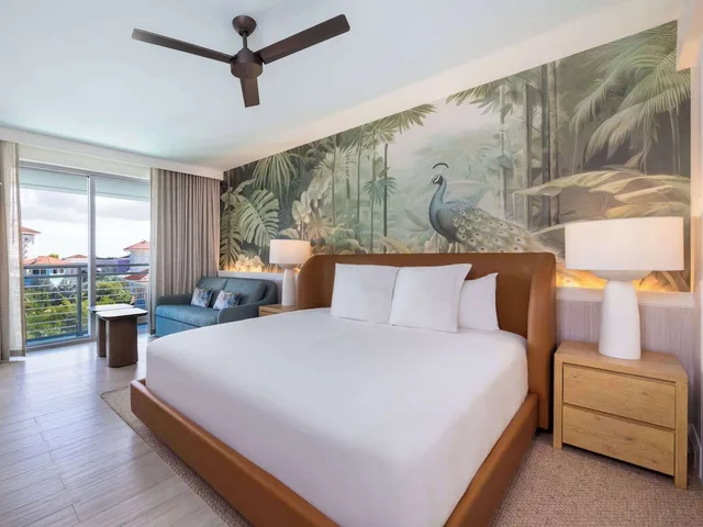 غرفة سوبيريور بسرير كينج، SLS Baha Mar 1/7