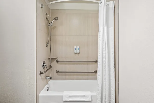 جناح بسريرين مزدوجين مع أريكة لذوي الإعاقة، Comfort Suites Waxahachie - Dallas 3/3
