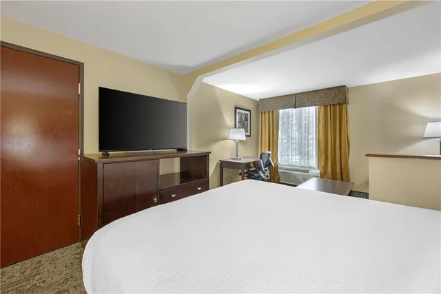 جناح بسريرين كوين مع أريكة بحوض جاكوزي، Best Western Plus Prairie Inn 4/7