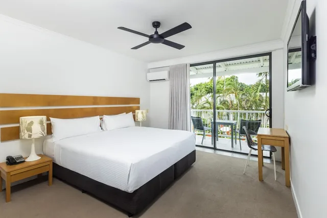 غرفة بإطلالة على المسبح، Oaks Port Douglas Resort 1/5