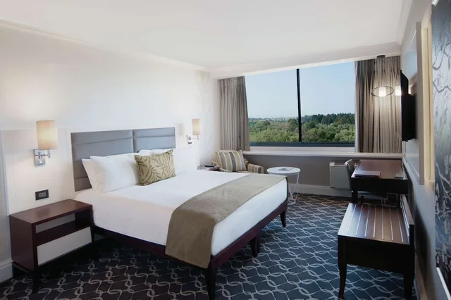 غرفة ديلوكس بسرير كينج بإطلالة على النهر، Riverside Sun 1/2