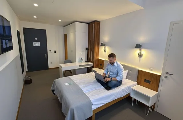 غرفة ديلوكس مفردة بغرفة نوم واحدة، H24 Hotel Berlin Lichtenberg 1/3