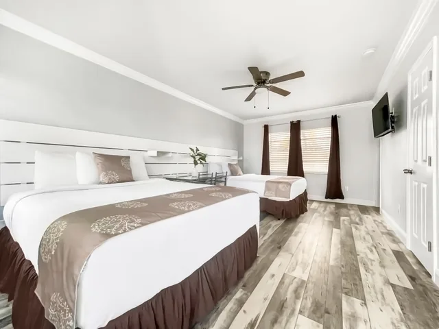 Classic, 2 Queen Beds, Neptune Oceanfront Rentals 2/2