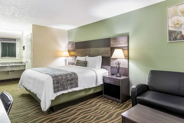 غرفة بسرير كينج، Rodeway Inn Cadiz, KY 3/3