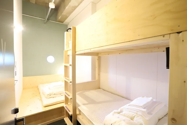 غرفة عائلية ثلاثية بفراش فوتون بحمام مشترك، Hostel Tomar 1/4
