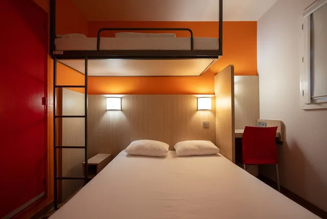 غرفة قياسية بسرير فردي وسريرين مزدوجين، Hotel Premiere Classe Perpignan Nord 4/6