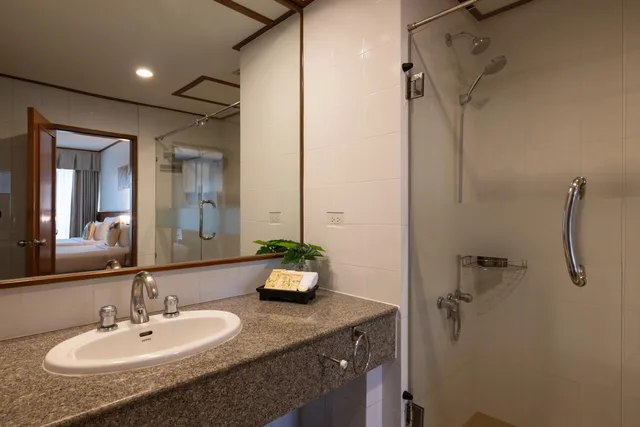 غرفة ديلوكس بسرير مزدوج أو سريرين منفصلين بإطلالة على المدينة، Royal Phuket City Hotel 4/4