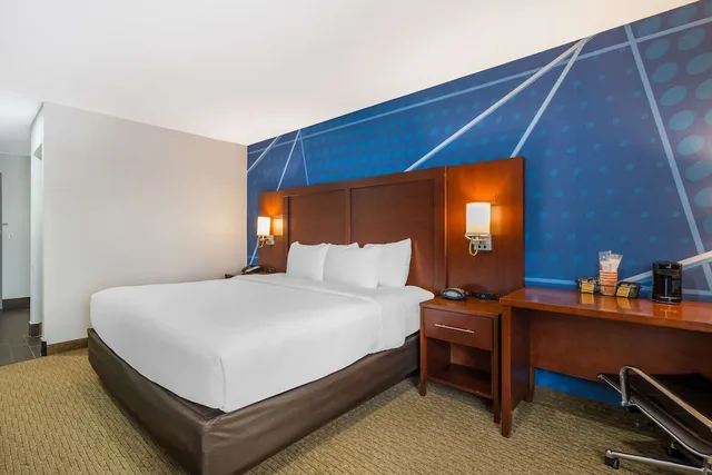 Suite, King Bed, Accessible, Comfort Suites Omaha East-Council Bluffs 1/4