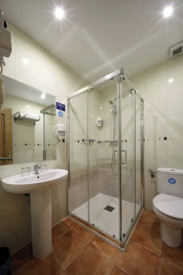 غرفة داخلية كومفورت بسرير مزدوج بحمام خاص، Hostal Las Fuentes 6/6
