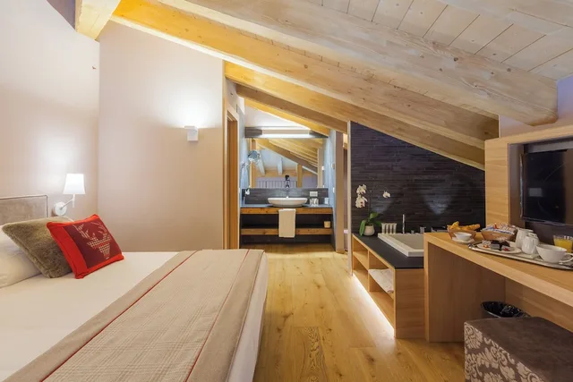 2 Bedrooms, Exclusive, Master, Suite, Twin Beds, Queen Bed, Sofa، Hotel Excelsior Planet 3/10
