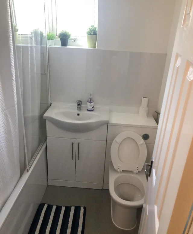2 Bedrooms, Apartment, Twin Beds, Bunk Bed, Small, Apple House Guest House Heathrow Airport 2/2