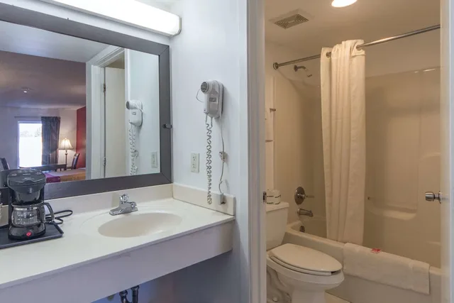 Standard, 2 Queen Beds, Econo Lodge Ruther Glen 8/9