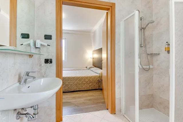 غرفة قياسية رباعية بسريرين منفصلين، Hotel Bonotto 6/7