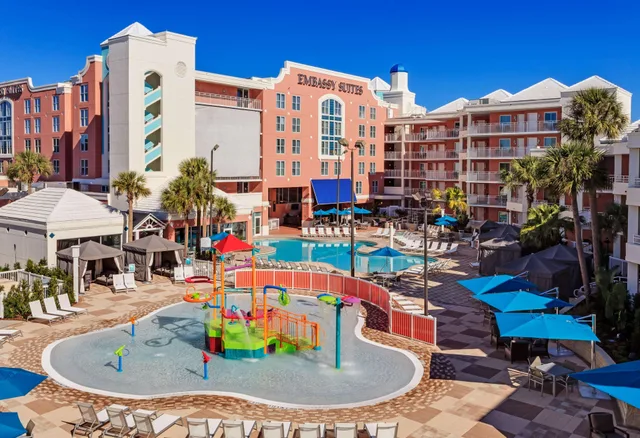 غرفة بسرير كينج، Embassy Suites by Hilton Orlando Lake Buena Vista Resort 1/4