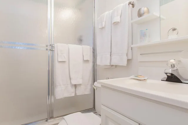 استوديو كومفورت بسرير كوين، Villa Europa Hotel 10/10