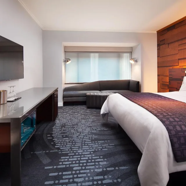 Spectacular, Guest Room, King Bed, Skyline View, High Floor، W Seattle 3/4