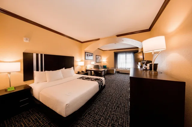 غرفة ديلوكس تنفيذية بسرير كينج، La Quinta Inn & Suites by Wyndham Big Spring 2/10