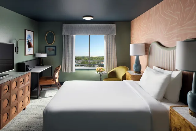 Tower, King Bed, Sofa، The Marcus Whitman Hotel And Conference Center 1/3