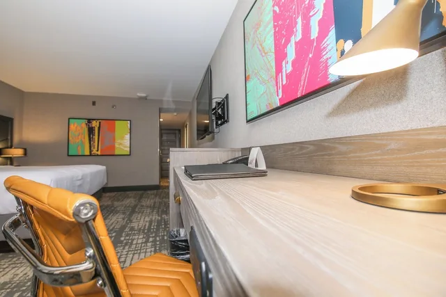 غرفة قياسية بسرير كينج، Crowne Plaza Hotel Providence Warwick 7/10