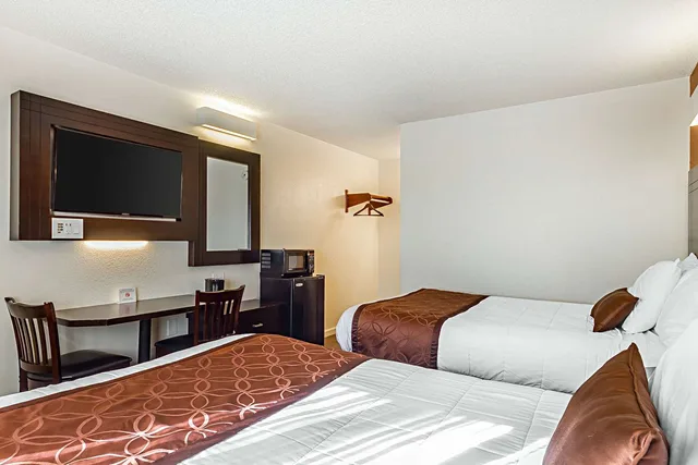 غرفة بسريرين مزدوجين للمدخنين، Rodeway Inn Wine Country 1/2