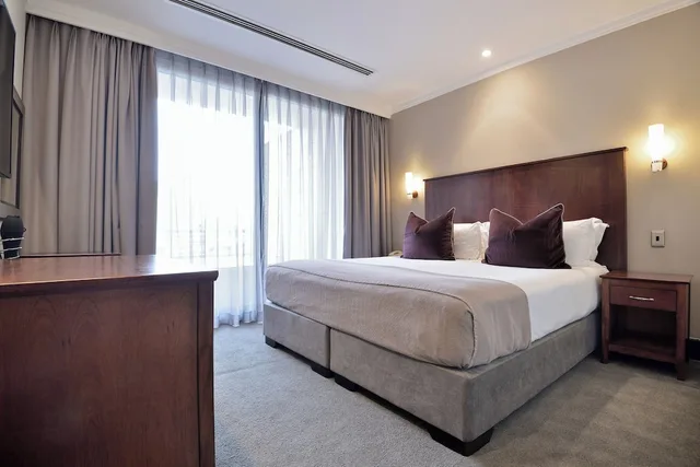 بنتهاوس فاخر بسرير كينج بغرفتي نوم، The Raphael Penthouse Suites 2/5