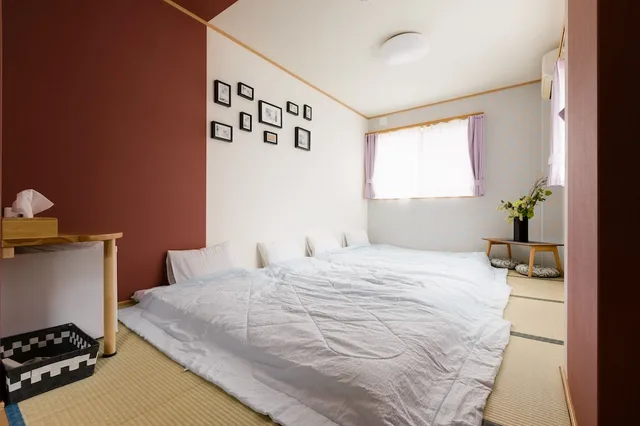 غرفة يابانية بفرشتي فوتون بحمام مشترك، ABC Guest House 1/3