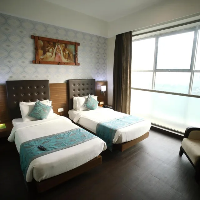 Super, Deluxe, Twin Beds، The Byke Suraj Plaza 2/10