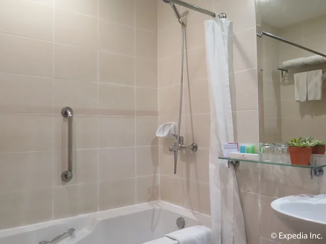 غرفة ديلوكس بسرير كينج بحوض استحمام، Kimberly Tagaytay Hotel 3/4