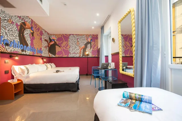 غرفة رباعية بسرير مزدوج وسريرين منفصلين، Demidoff Hotel 1/1
