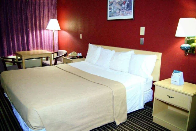 جناح بسرير كينج، Baymont By Wyndham Pine Grove 1/3