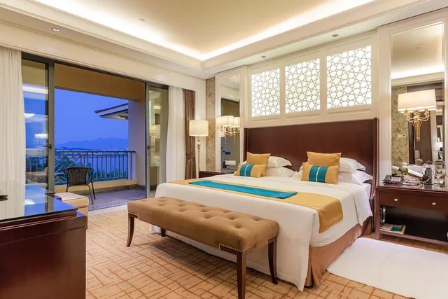 Celebrity, Suite، Yourworld International Conference Center 1/1