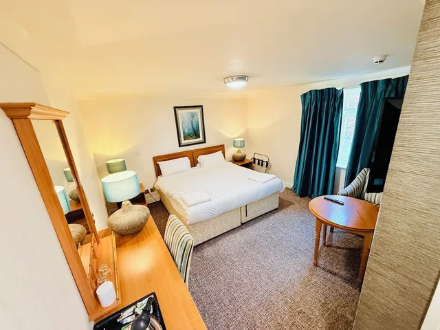 Classic, Double Bed, Wrexham Llyndir Hotel By Belvilla 3/10