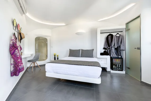 جناح بسرير كوين بجاكوزي، Evgenia Villas Amp Suites 4/7