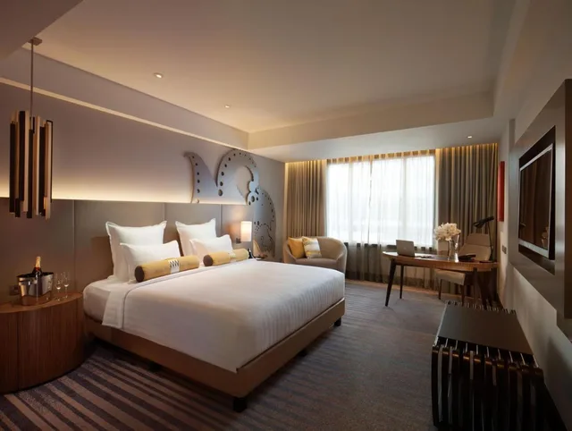 غرفة تنفيذية بسرير كينج مع دخول الصالة، Pullman Jakarta Indonesia Hotel 5/9
